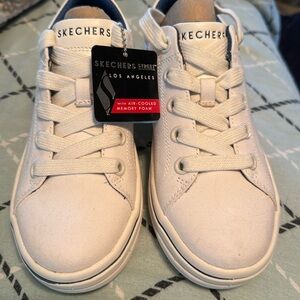 NWT Skechers size 6.5